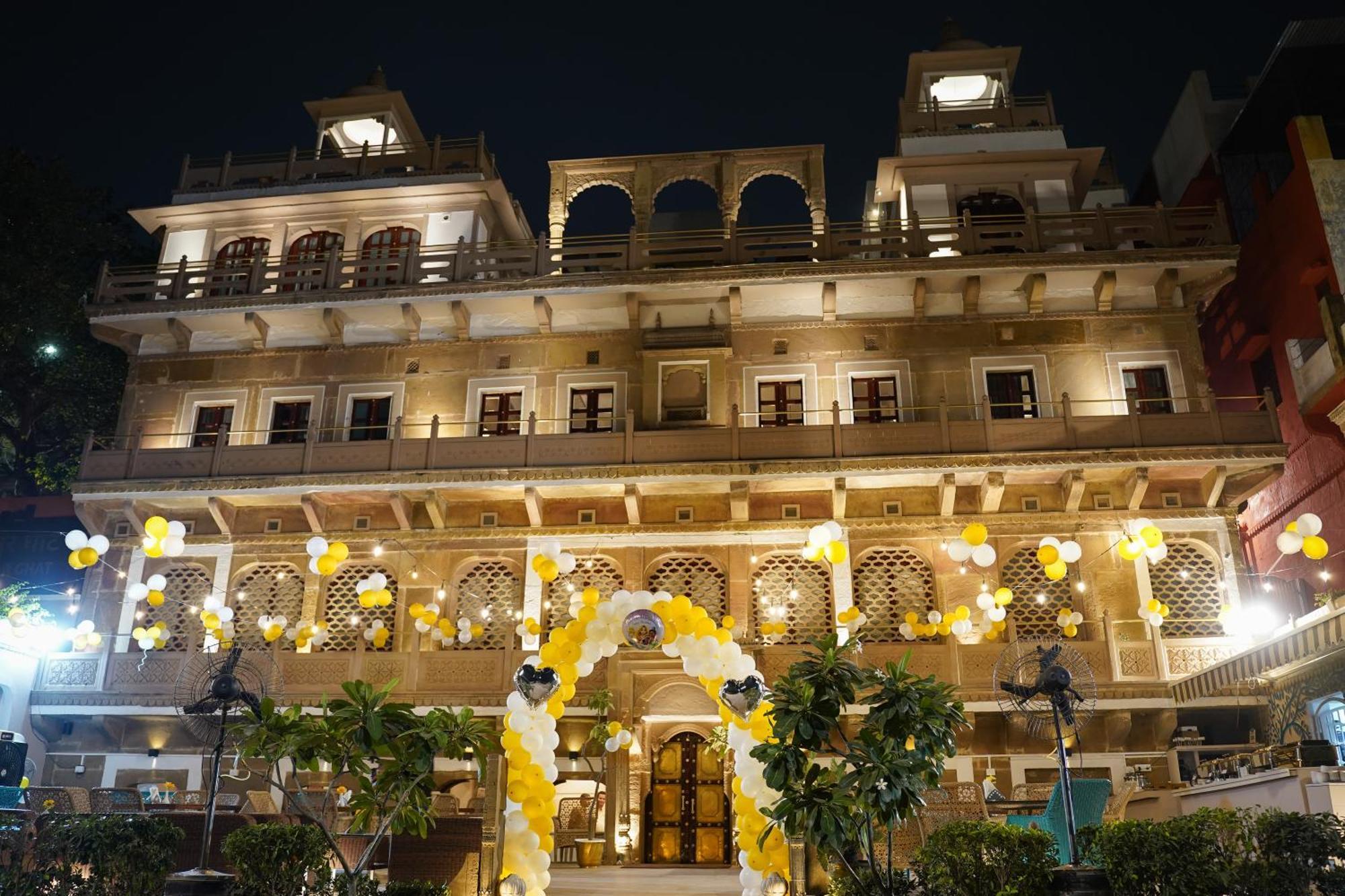 Guleria Kothi At Ganges — Photos 2