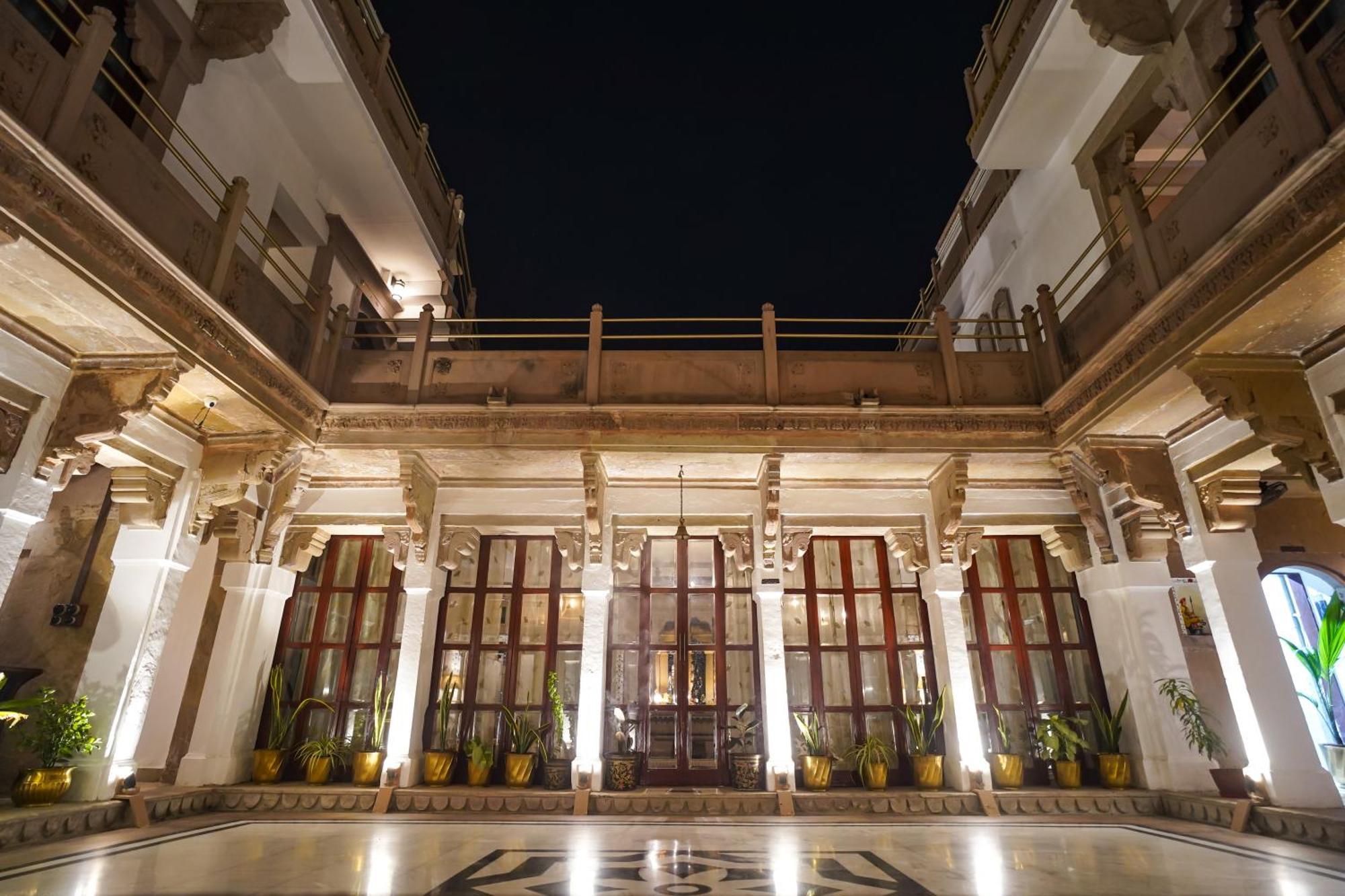Guleria Kothi At Ganges — Photos 3